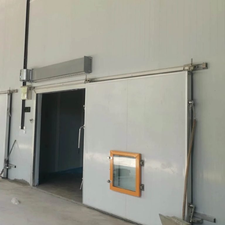Sliding insulated cold room door