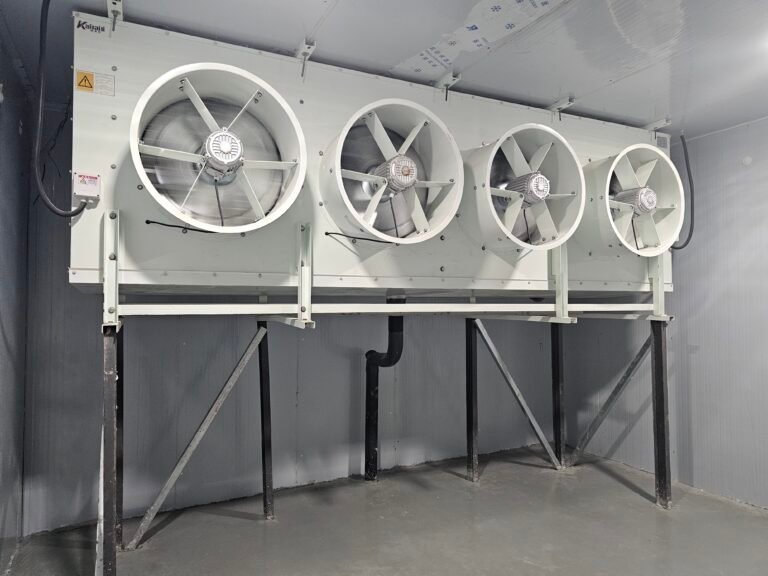 High-airflow evaporator for blast freezing
